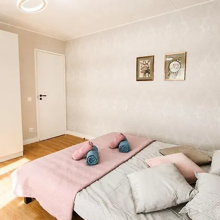 2 Bedroom Apartment, 15 Min From The Old Town ! Lägenhet