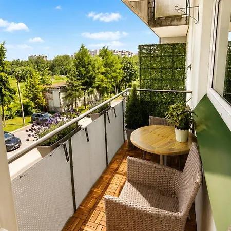 2 Bedroom Apartment, 15 Min From The Old Town ! Lägenhet